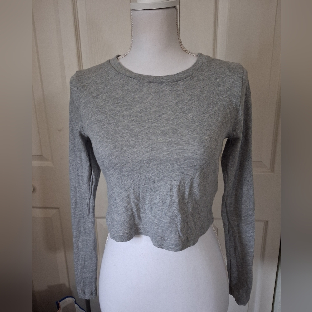 Reformation Gray Long Sleeve Crop Top. Size M.